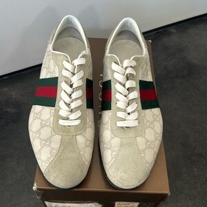 Gucci low top sneakers